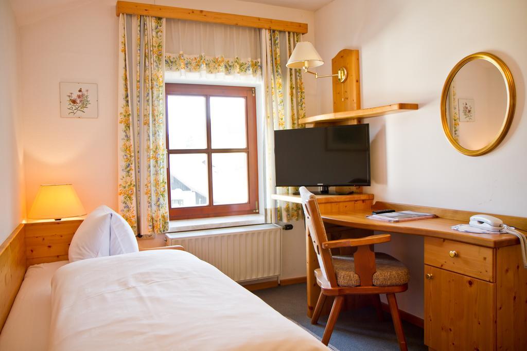 Gasthof-Hotel Bramosen Weyregg Ruang foto